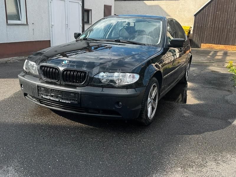 Second-hand BMW 318 143 CP (105 kW) 2004 Negru Berlinǎ