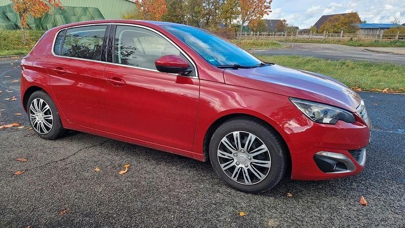Gebraucht Peugeot 308 Allure 125 PS (91 kW) 2014 Rot Limousine