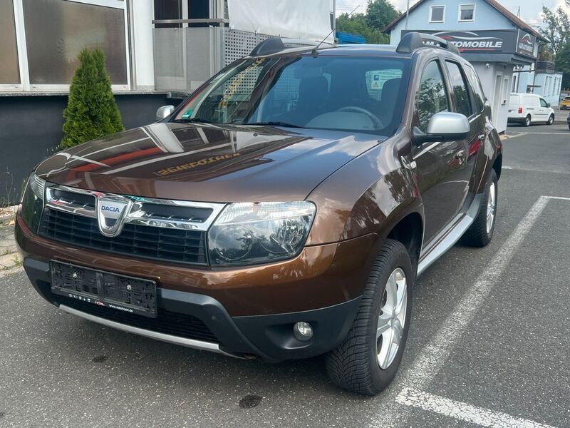 Braun Gebraucht 2011 Dacia Duster Lauréate SUV | 7.400 € (Etwas zu teuer) - Bild 1/4