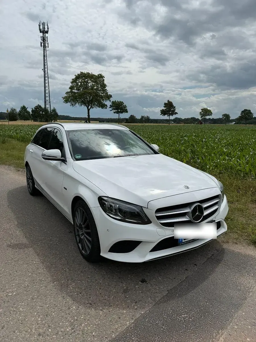 Gebraucht Mercedes C300e Avantgarde 306 PS (225 kW) 2020 Weiß Kombi