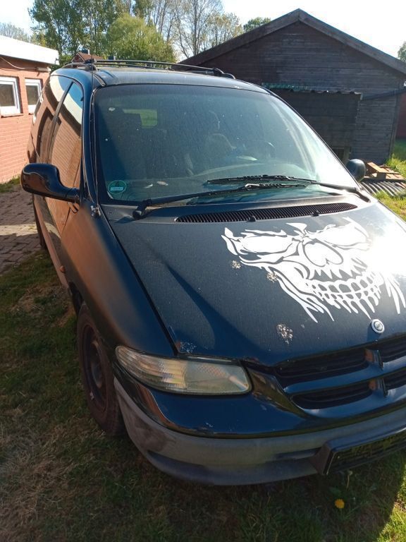 Schwarz Gebraucht 2000 Chrysler Grand Voyager Van / Kleinbus | 700 € - Bild 1/4