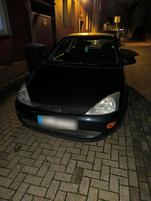 Schwarz Gebraucht 2000 Ford Focus Limousine | 800 € (Fairer Preis) - Bild 1/4