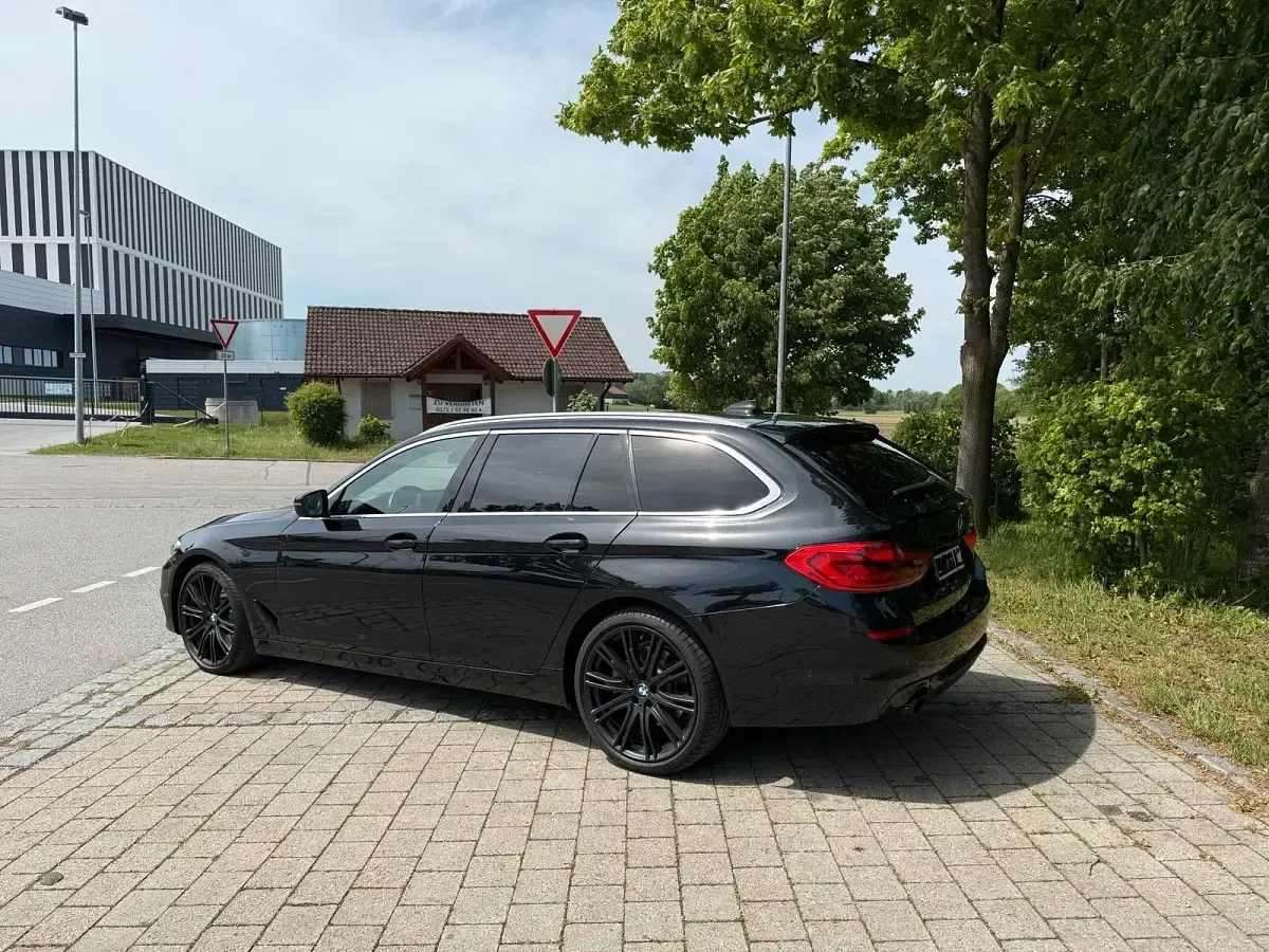 Gebraucht BMW 530 256 PS (188 kW) 2018 Schwarz Kombi