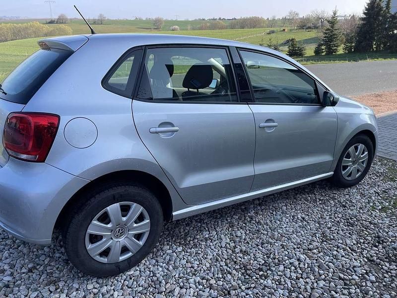 Gebraucht VW Polo Trendline 60 PS (44 kW) 2011 Reflexsilber metallic Kleinwagen