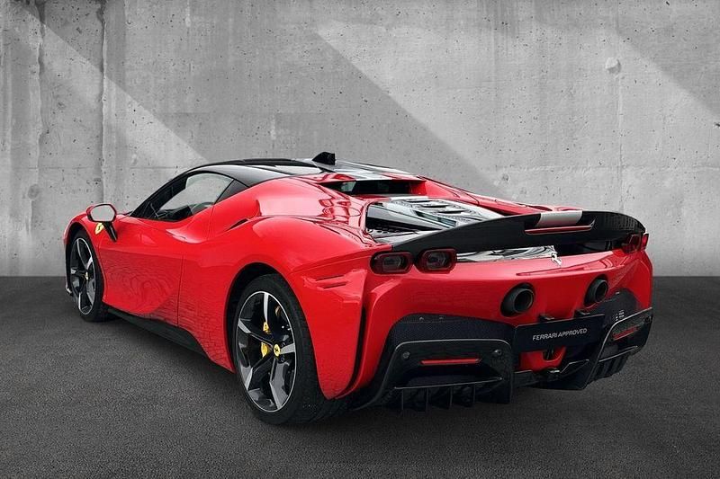 Gebraucht Ferrari SF90 1001 PS (736 kW) 2022 Rot Coupé