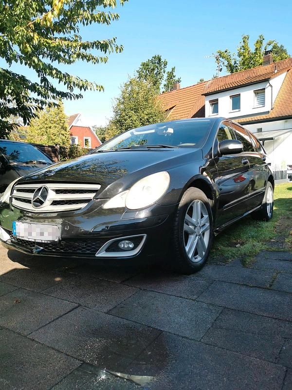 Schwarz Gebraucht 2007 Mercedes R350 Van / Kleinbus | 4.750 € (Superpreis) - Bild 1/4