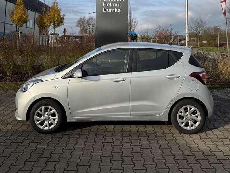 Gebraucht Hyundai i10 Trend 67 PS (49 kW) 2020 Sleek silver / met Kleinwagen