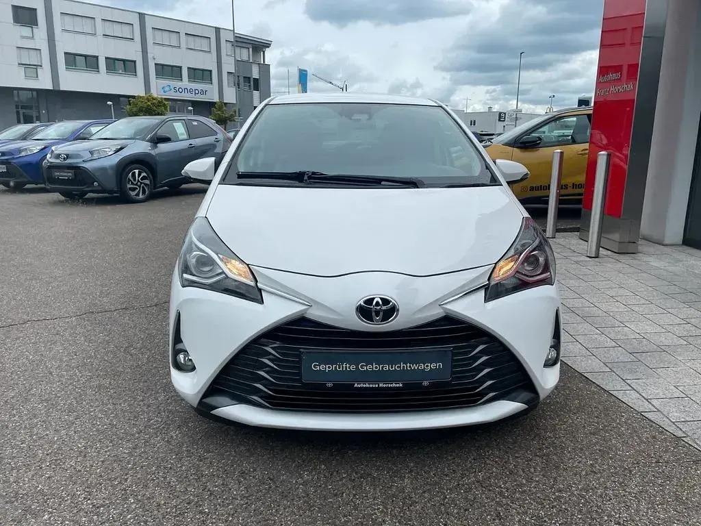 Gebraucht Toyota Yaris Club 72 PS (52 kW) 2019 Schneeweiß Limousine