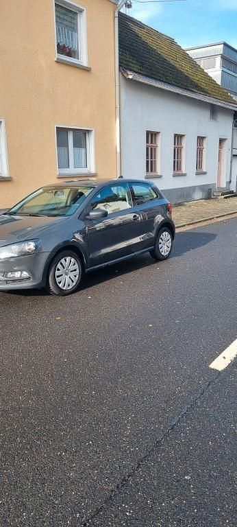 Grau Gebraucht 2016 VW Polo Trendline Kleinwagen | 6.000 € (Fairer Preis) - Bild 1/4