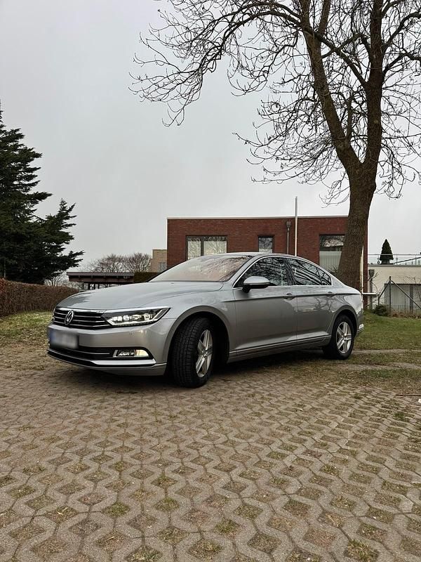 Gebraucht VW Passat 150 PS (110 kW) 2018 Grau Limousine