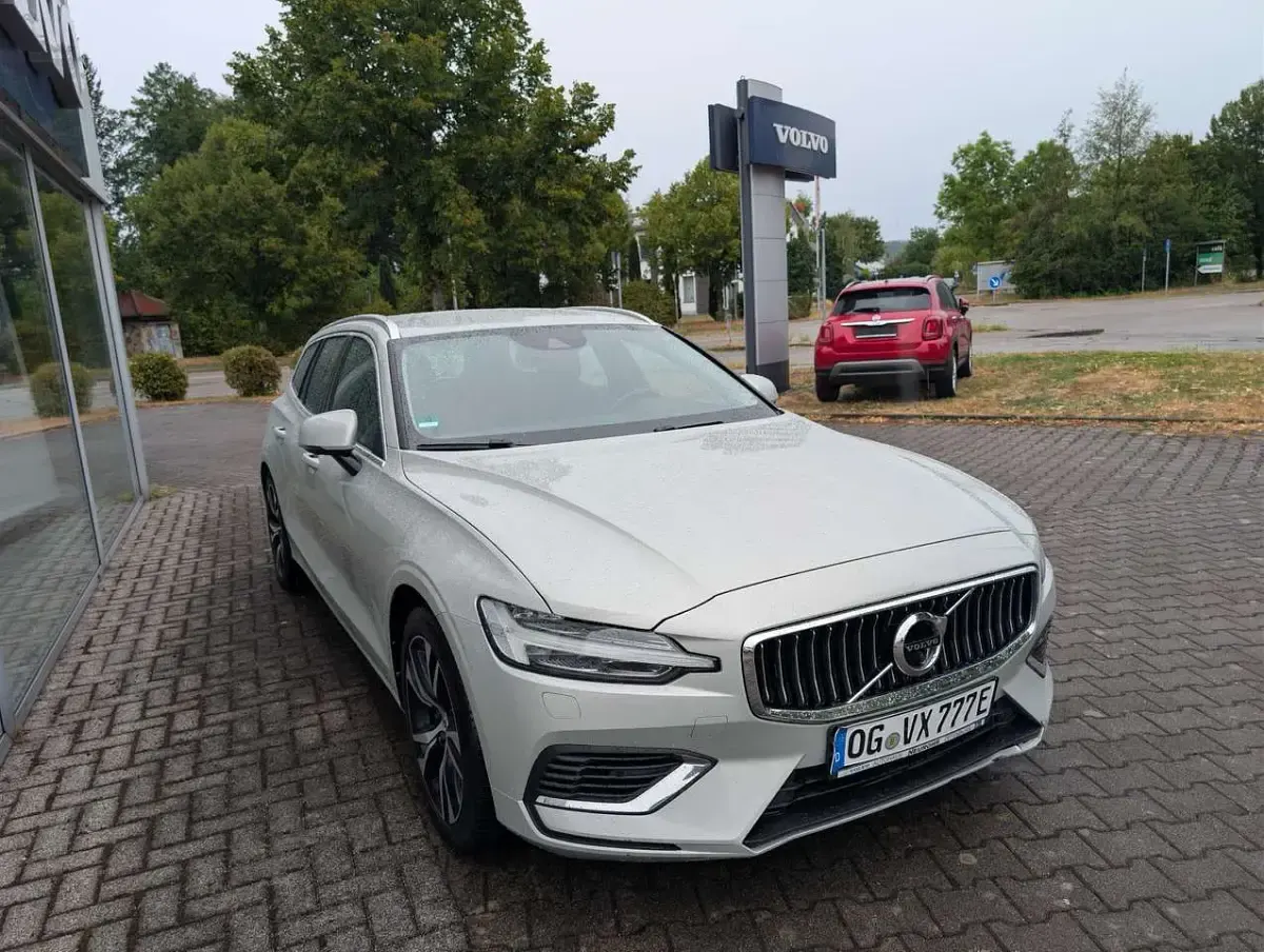 Gebraucht Volvo V60 Inscription 392 PS (288 kW) 2020 Birch light Kombi