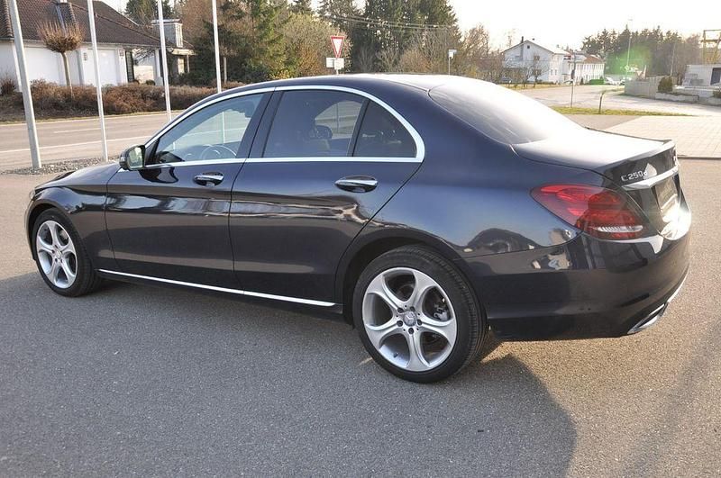 Gebraucht Mercedes C250 204 PS (150 kW) 2017 Blau Limousine