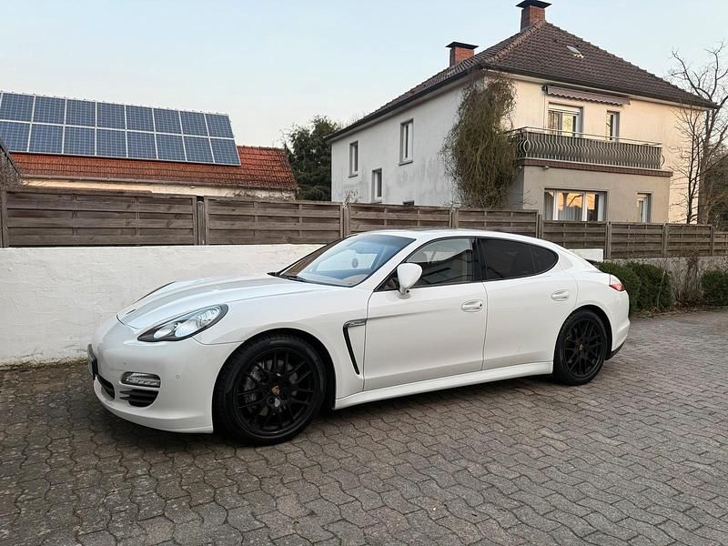 Gebraucht Porsche Panamera 300 PS (220 kW) 2012 Weiß Kleinwagen