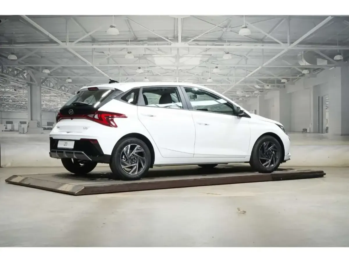 Neu Hyundai i20 Trend 90 PS (66 kW) 2025 Atlas white Kleinwagen