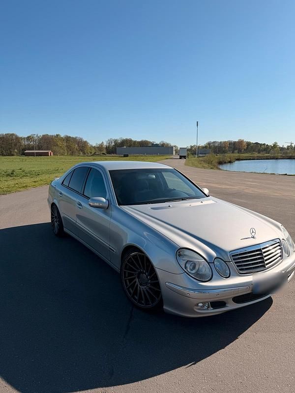 Second-hand Mercedes E200 163 CP (119 kW) 2003 Argintiu Berlinǎ