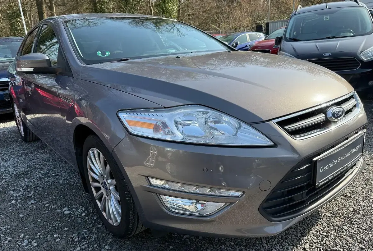 Używany Ford Mondeo Ambiente 116 KM (85 kW) 2014 Brązowy Sedan/Limuzyna