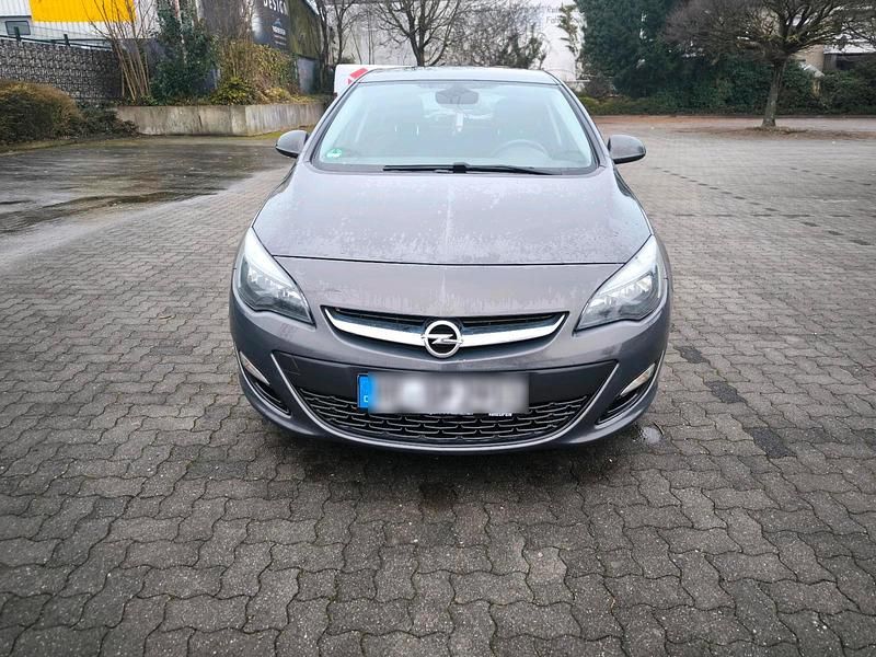 Gebraucht Opel Astra Edition 120 PS (88 kW) 2012 Grau Kleinwagen