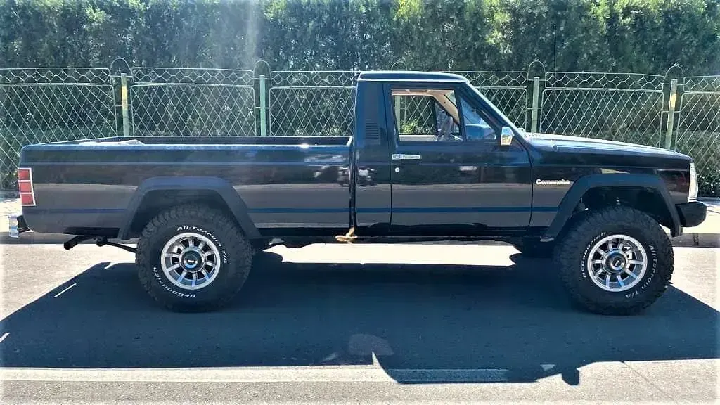 Gebraucht Jeep Comanche Laredo 237 PS (174 kW) 1988 Schwarz Pickup
