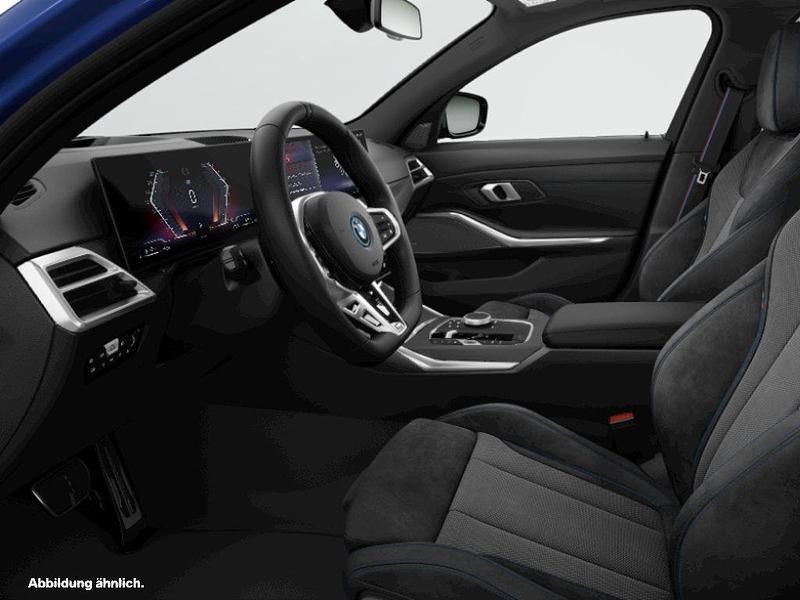 Blau Gebraucht 2024 BMW 330e Kombi | 52.038 € - Bild 1/2