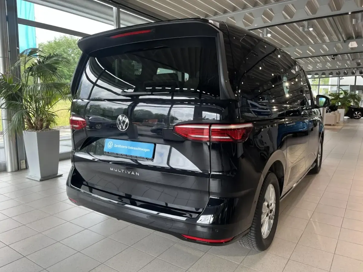 Gebraucht VW Multivan Life 150 PS (110 kW) 2025 Van / Kleinbus