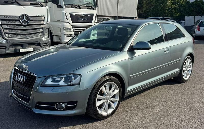 Grau Gebraucht 2011 Audi A3 Ambition Limousine | 5.400 € (Guter Preis) - Bild 1/4