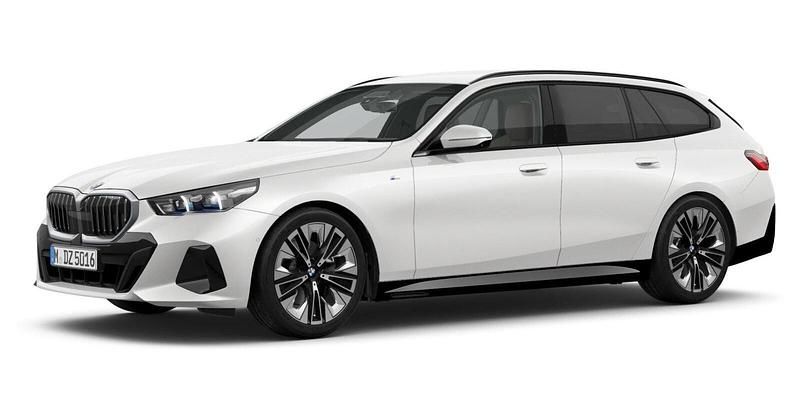 Weiß Gebraucht 2025 BMW 540 Comfort Edition Kombi | 65.229 € (Guter Preis) - Bild 1/4