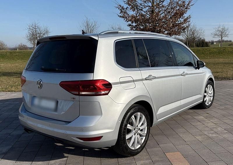 Gebraucht VW Touran Highline 150 PS (110 kW) 2017 Silber Van / Kleinbus