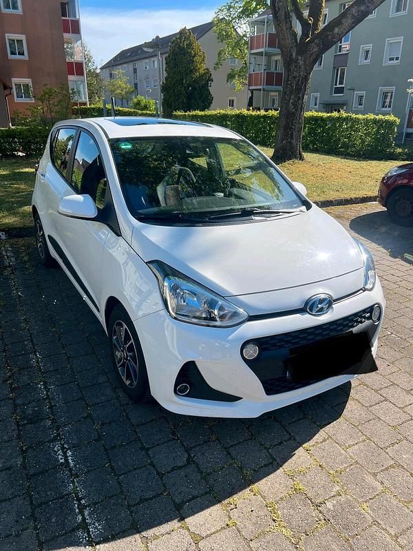 Gebraucht Hyundai i10 87 PS (63 kW) 2017 Weiß Kleinwagen
