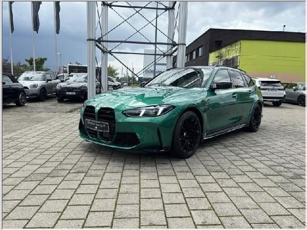 Grün (m isle of man grün metallic) Neu 2025 BMW M3 Efficient Dynamics Kombi | 94.299 € (Superpreis) - Bild 1/4
