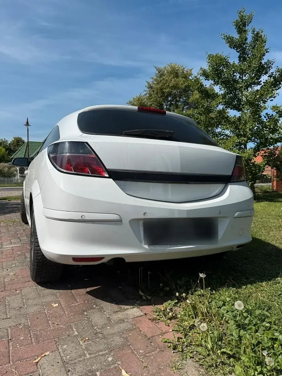Gebraucht Opel Astra GTC 140 PS (102 kW) 2009 Weiß Kleinwagen