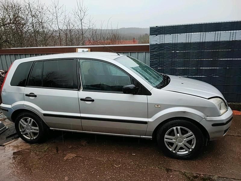 Silber Gebraucht 2004 Ford Fusion Kleinwagen | 250 € (Superpreis) - Bild 1/4