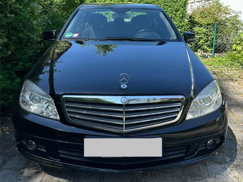 Schwarz Gebraucht 2010 Mercedes C220 Limousine | 4.100 € (Fairer Preis) - Bild 1/4