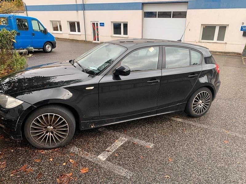 Schwarz Gebraucht 2010 BMW 118 Kleinwagen | 1.350 € (Superpreis) - Bild 1/4