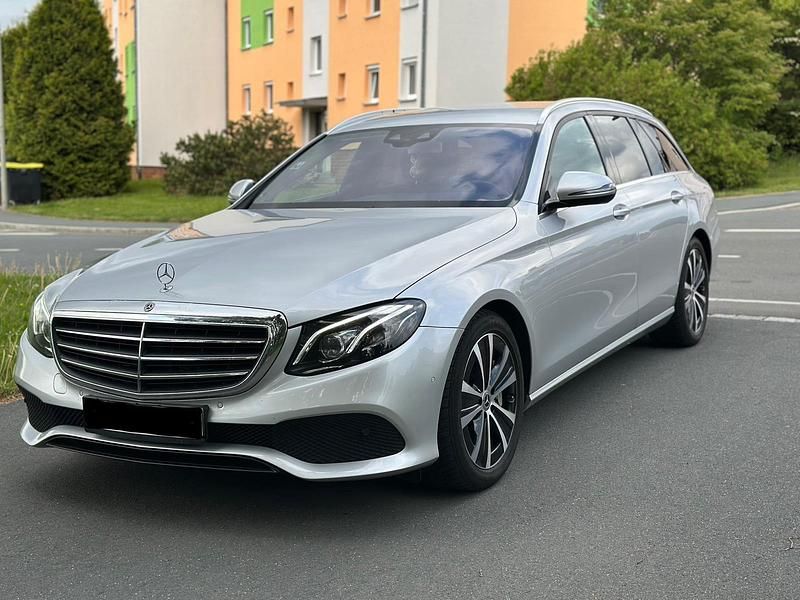 Silber Gebraucht 2020 Mercedes E350 Kombi | 15.000 € - Bild 1/4