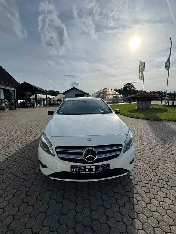 Gebraucht Mercedes C180 156 PS (114 kW) 2012 Weiß Limousine