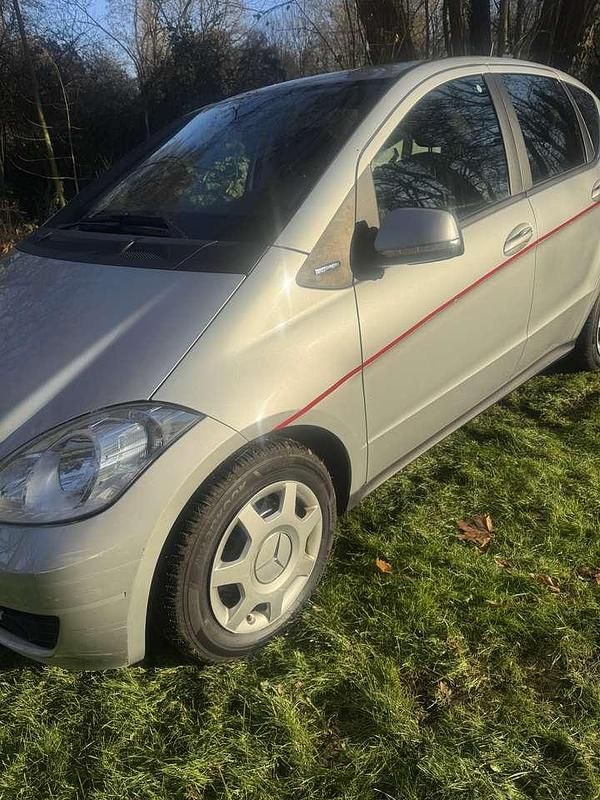 Gebraucht Mercedes A160 Elegance 95 PS (69 kW) 2010 Silber Limousine