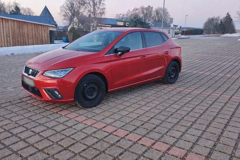 Rot Gebraucht 2020 Seat Ibiza XCELLENCE Limousine | 15.700 € (Teuer) - Bild 1/4