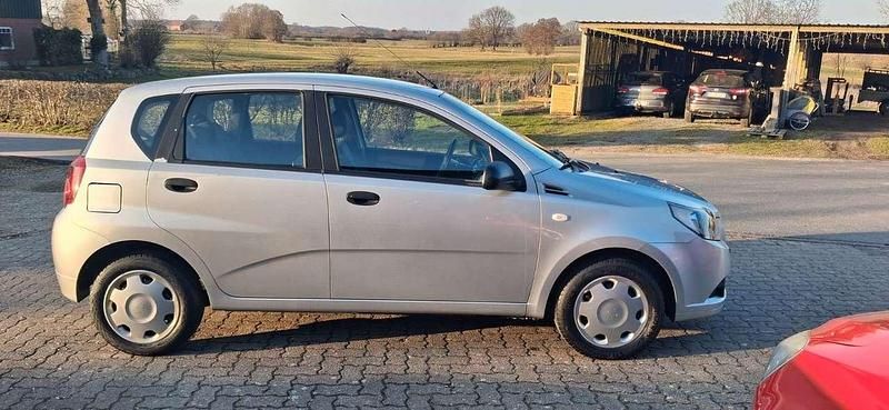 Gebraucht Chevrolet Aveo 84 PS (61 kW) 2011 Silber Limousine