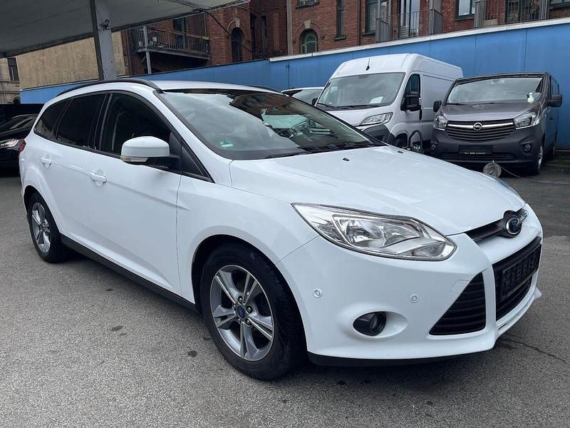 Gebraucht Ford Focus Trend 116 PS (85 kW) 2014 Weiß Limousine