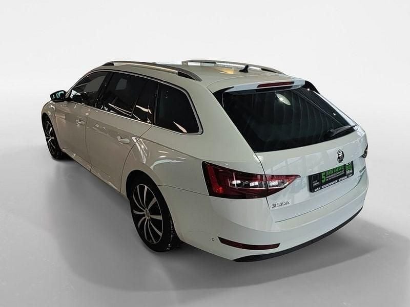 Gebraucht Skoda Superb Style 190 PS (139 kW) 2016 Weiß Kombi