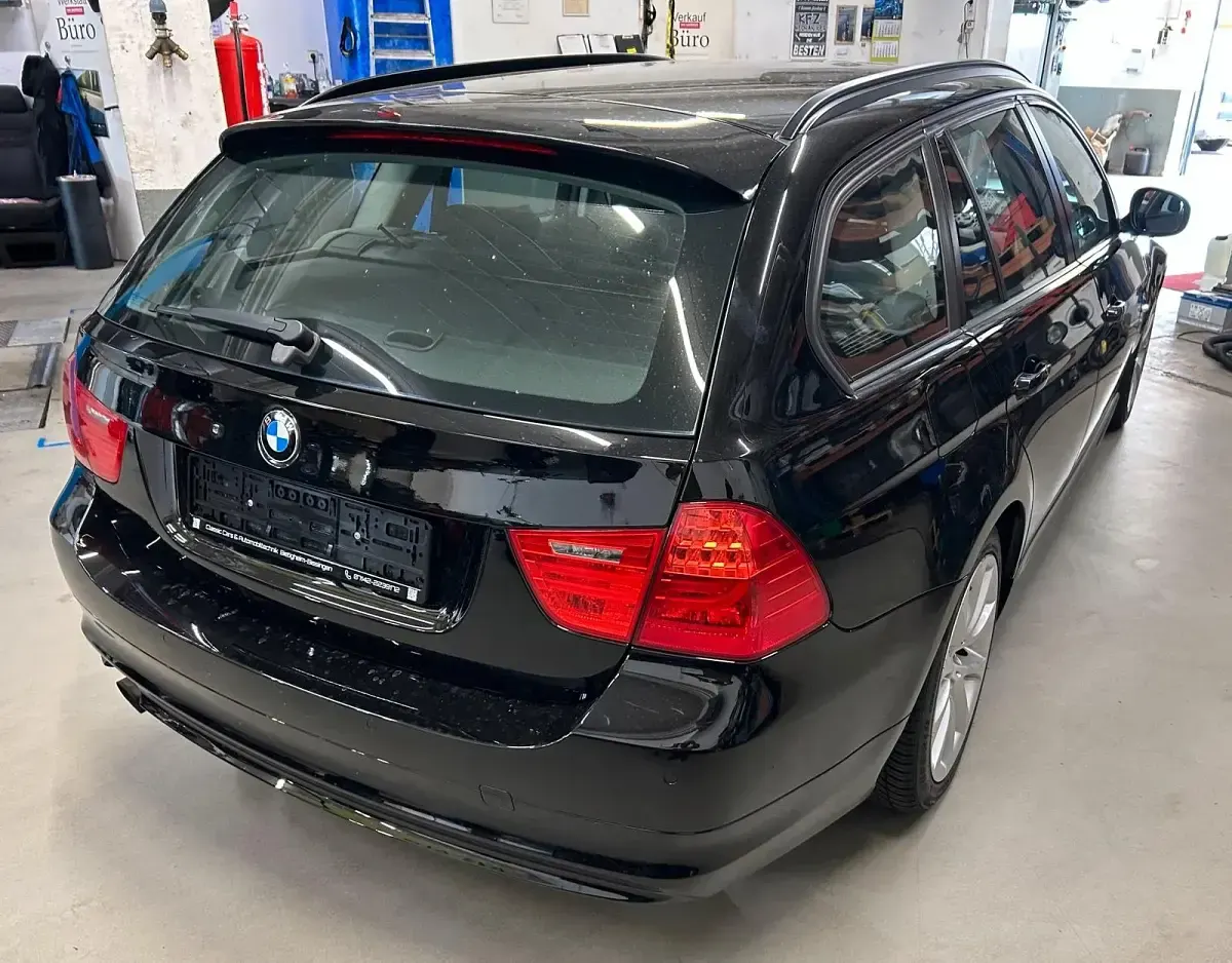 Gebraucht BMW 318 Comfort Edition 143 PS (105 kW) 2012 Schwarz ii Kombi