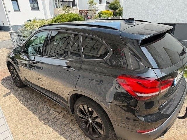 Schwarz Gebraucht 2020 BMW X1 Sport Line SUV | 26.750 € (Fairer Preis) - Bild 1/4