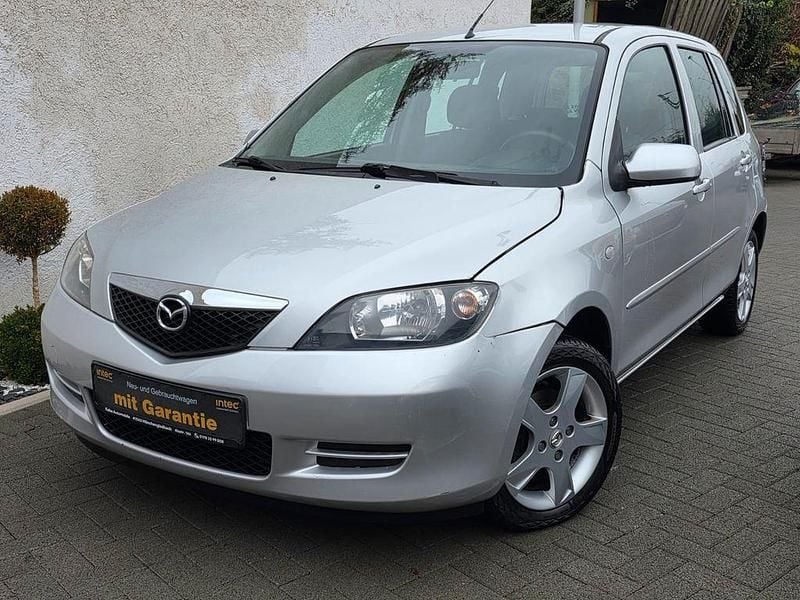 Silber Gebraucht 2005 Mazda 2 Active Limousine | 2.998 € (Fairer Preis) - Bild 1/4