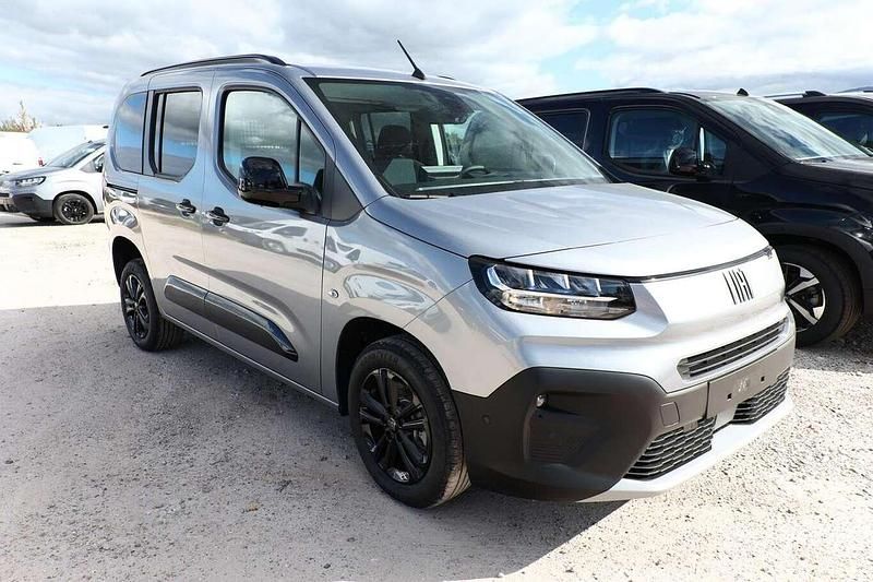 Maestro grau metallic Neu 2025 Fiat Doblò Van / Kleinbus | 25.968 € (Fairer Preis) - Bild 1/4