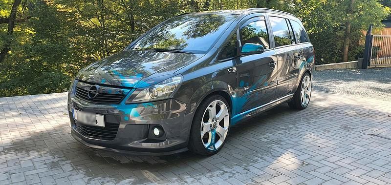 Grau Gebraucht 2009 Opel Zafira OPC Van / Kleinbus | 8.900 € - Bild 1/4