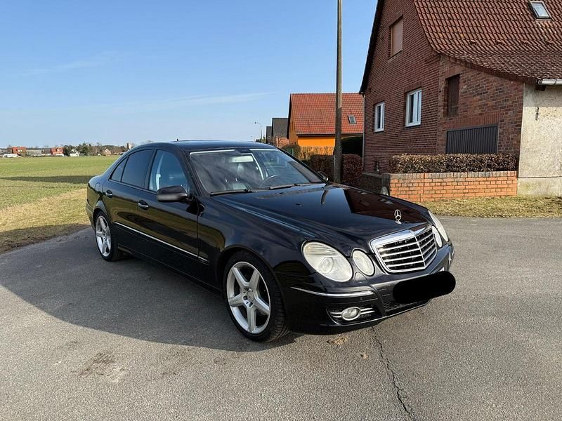 Gebraucht Mercedes E280 Avantgarde 190 PS (139 kW) 2008 Schwarz Limousine