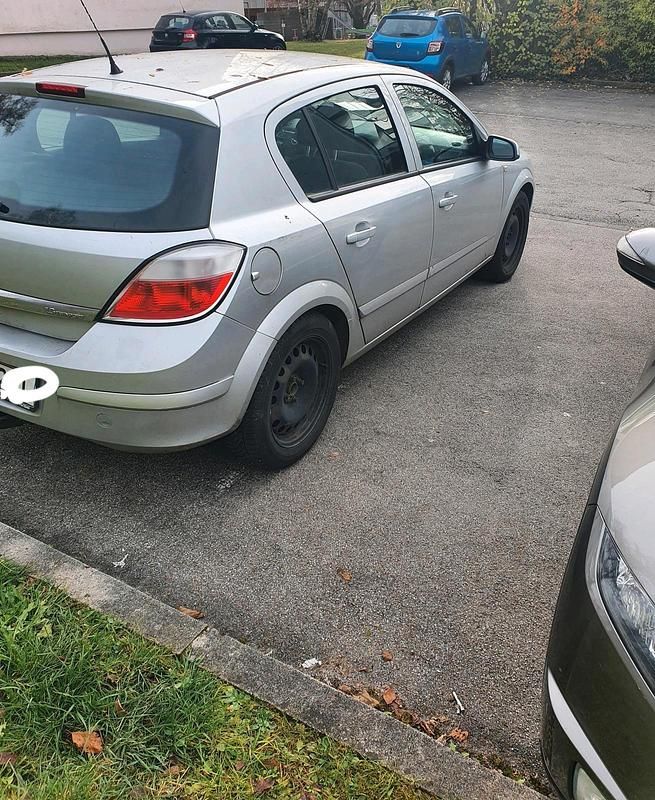 Gebraucht Opel Astra 105 PS (77 kW) 2007 Silber Limousine