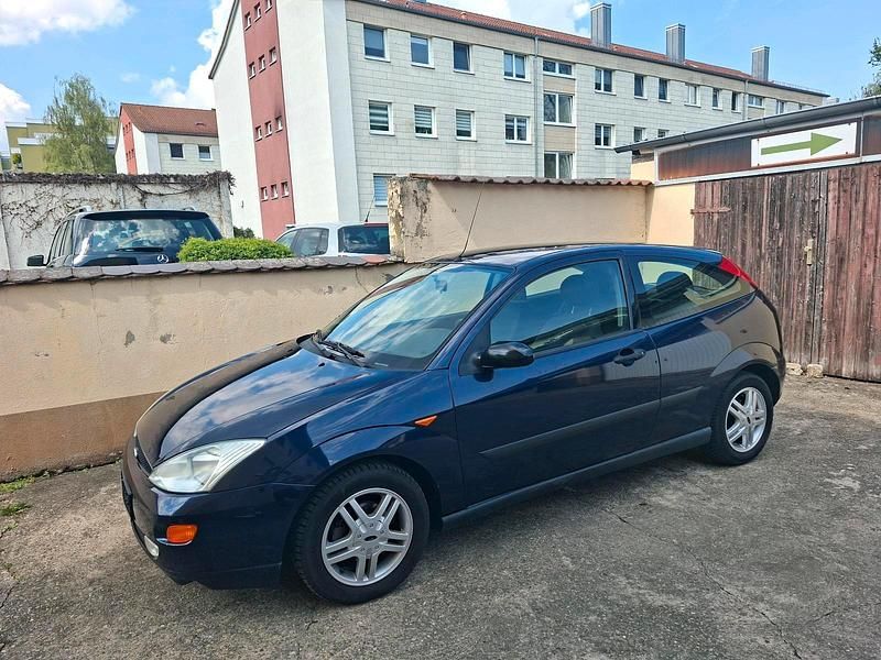 Usado Ford Focus 101 HP (74 kW) 2000 Azul Sedan