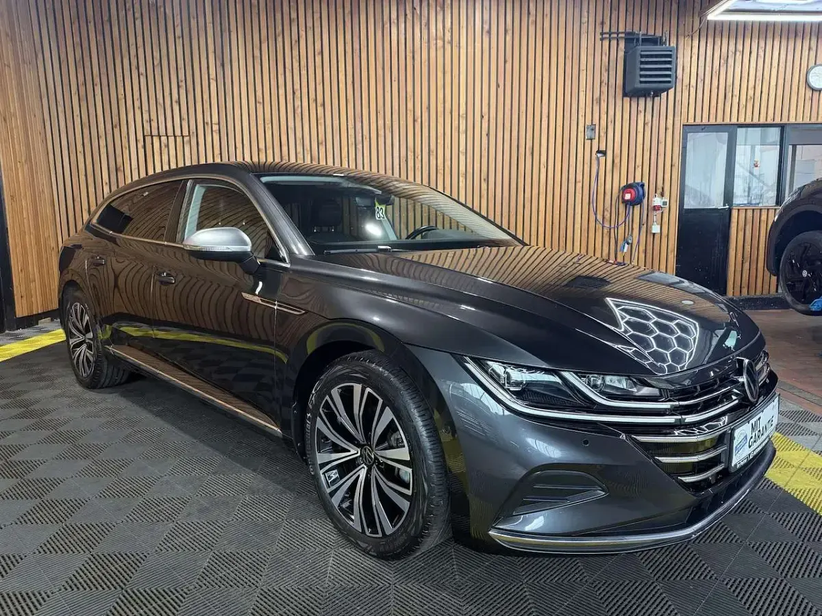 Gebraucht VW Arteon 150 PS (110 kW) 2023 Mangangrau Kombi