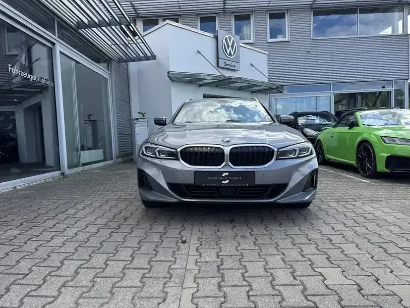 Gebraucht BMW 330 Comfort Edition 286 PS (210 kW) 2023 Skyscraper grau (metallic) Kombi